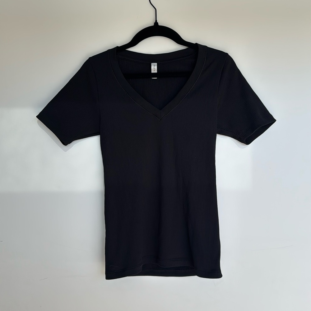Athleta Women’s workout shirt-size xs